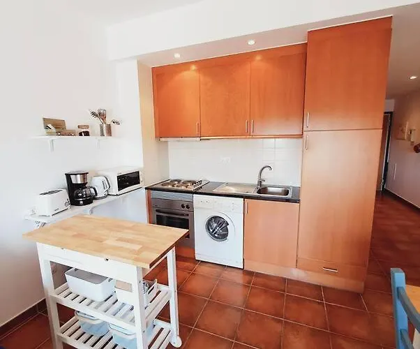 Relax And Unwind : Pool, Garden, & Apartman Lagos