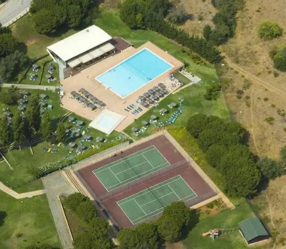 Relax And Unwind : Pool, Garden, & Lagos