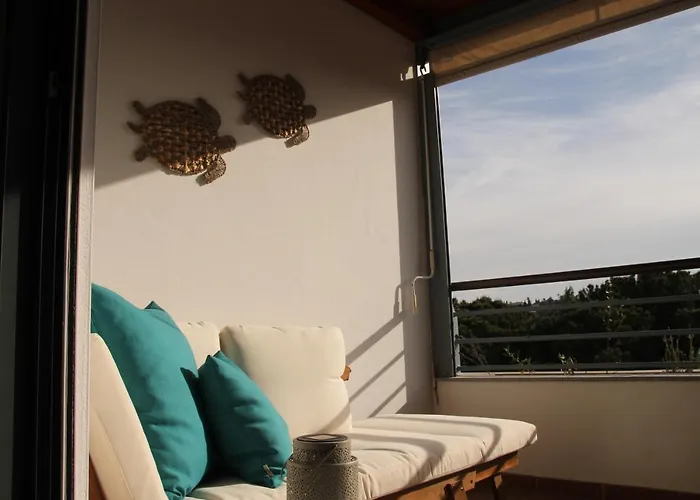 Relax And Unwind : Pool, Garden, & Lagos