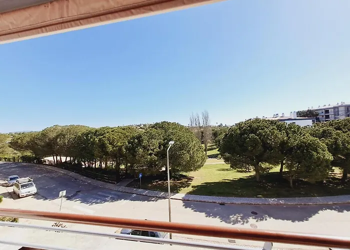 Relax And Unwind : Pool, Garden, & לאגוּ‏ש