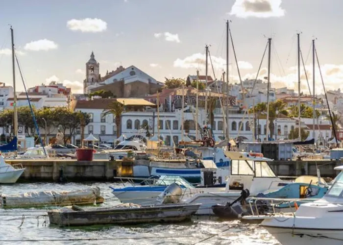 דירה Relax And Unwind : Pool, Garden, &